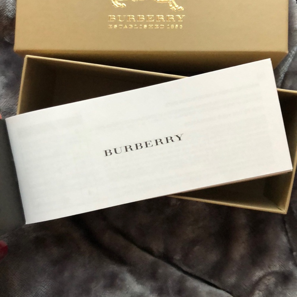 100% Authentic Burberry Sunglasses - Picture 8 of 8